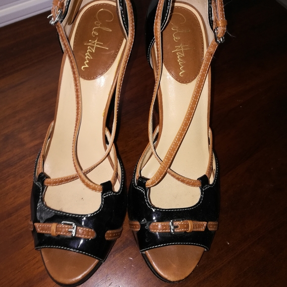 COLE HAAN sz 7 Peep Toe Strap Patent 4 inch Wedge - Picture 3 of 5